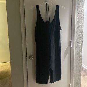 Short black sleeveless jumpsuit 3x never worn but to try own